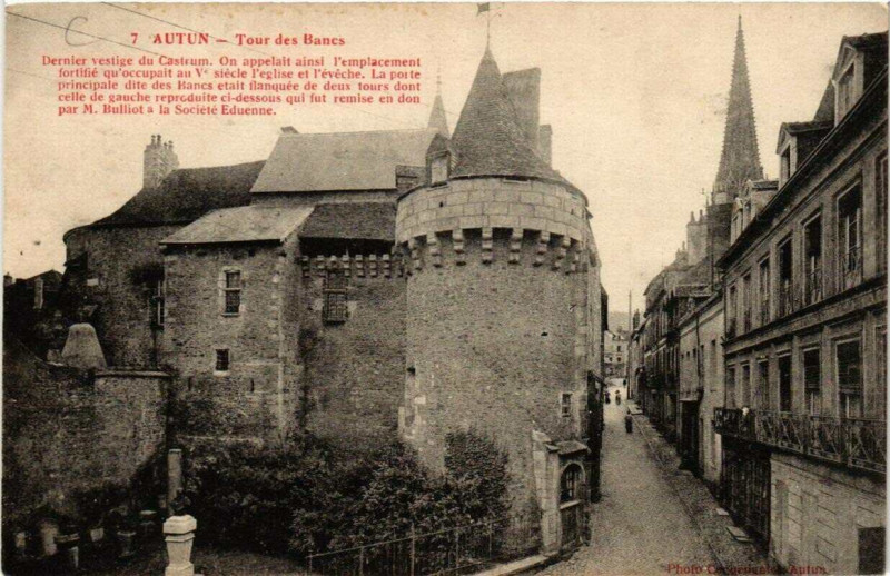 Carte postale ancienne Autun Tour des Bancs à Autun
