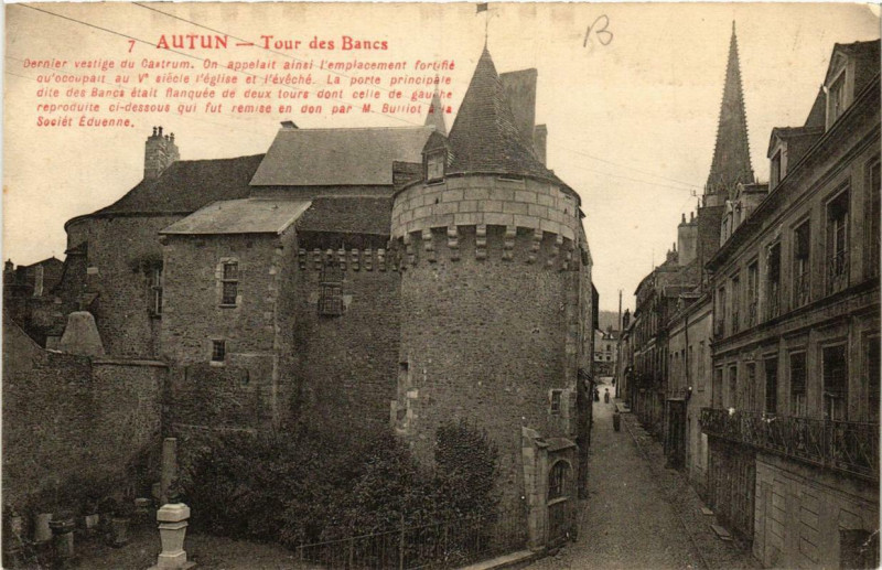 Carte postale ancienne Autun Tour des Bancs à Autun