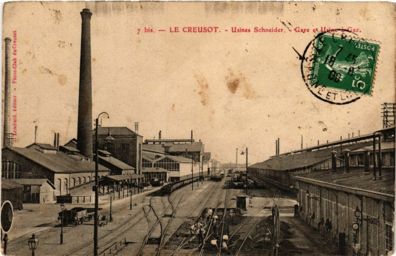 Carte postale ancienne Le Creusot - Usines Schneider - Gare et Usine a Gaz au Creusot