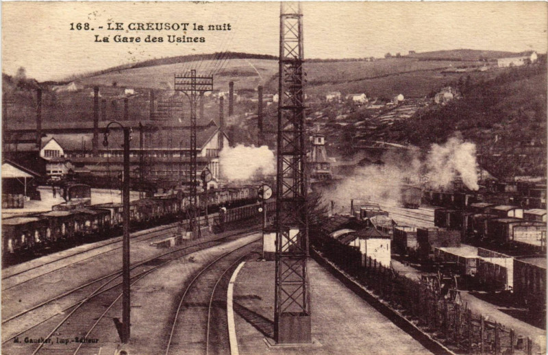 Carte postale ancienne Le Creusot - Le Creusot la Nuit - La Gare des Usines au Creusot