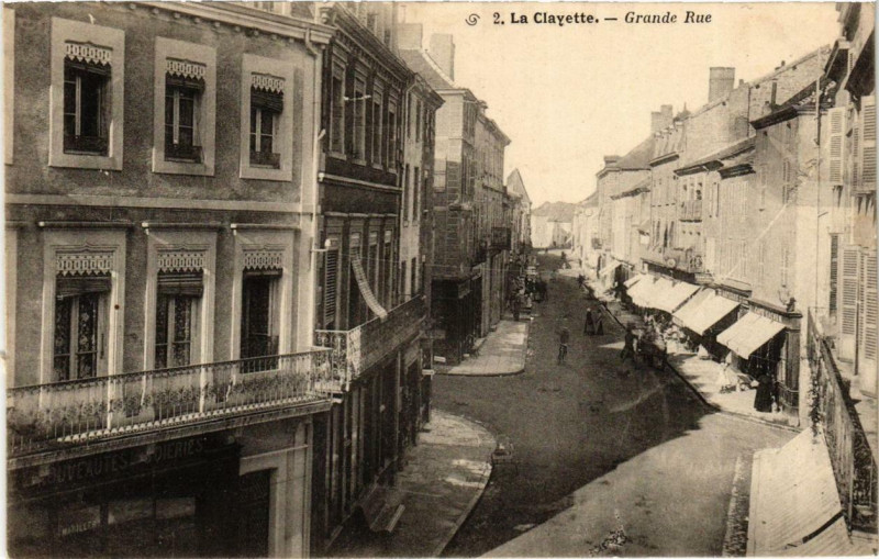 Carte postale ancienne La Clayette Grande Rue à La Clayette