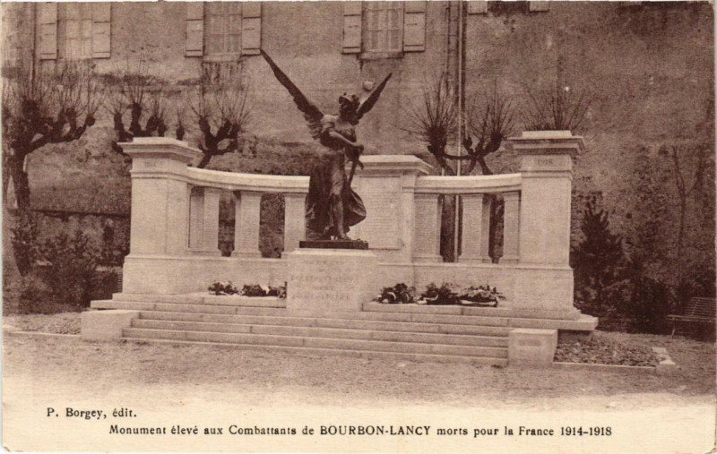 Carte postale ancienne Bourbon-Lancy Monument eleve aux Combattants à Bourbon-Lancy