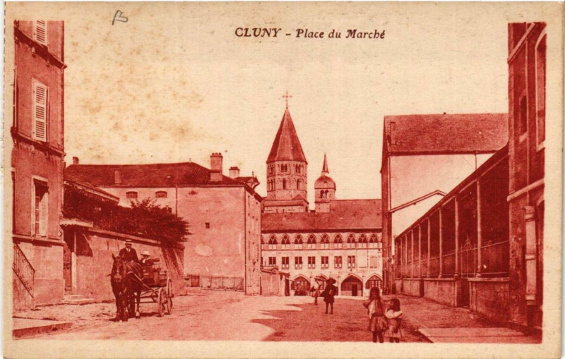 Carte postale ancienne Cluny Place du Marché à Cluny