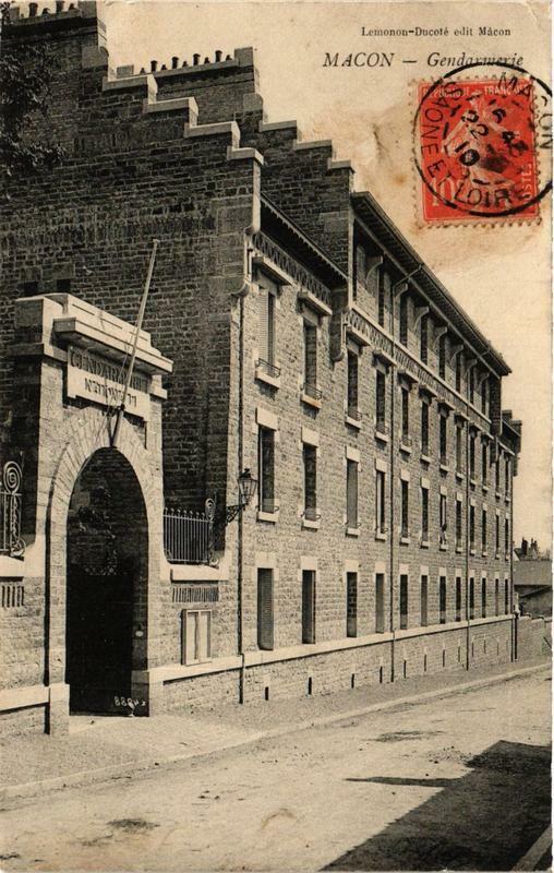 Carte postale ancienne Macon Gendarmerie à Mâcon