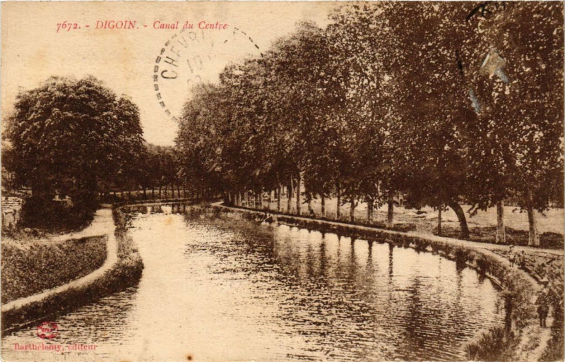 Carte postale ancienne Digoin Canal du Centre à Digoin