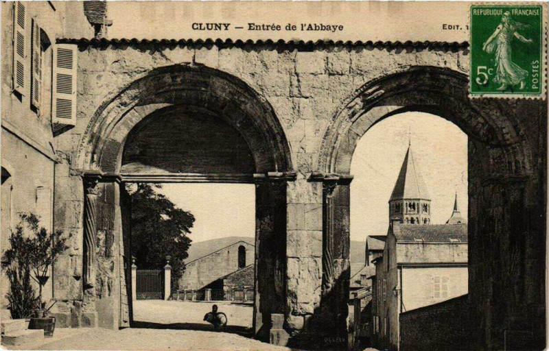 Carte postale ancienne Cluny Entrée de l'Abbaye à Cluny