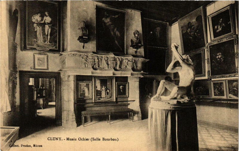 Carte postale ancienne Cluny Musée Ochier à Cluny