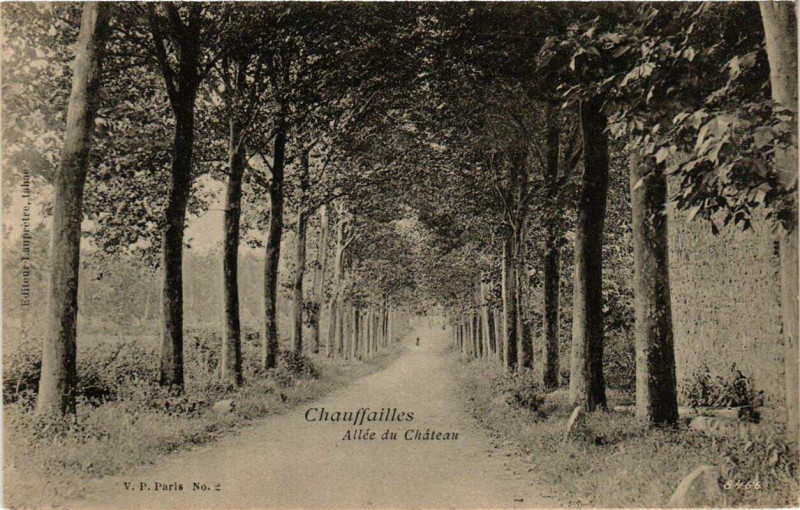 Carte postale ancienne Chauffailles Allée du Chateau à Chauffailles