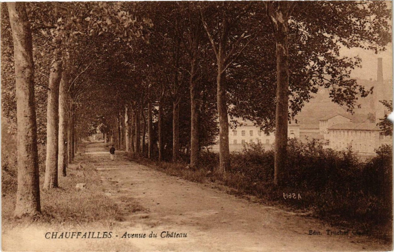 Carte postale ancienne Chauffailles Avenue du Chateau à Chauffailles