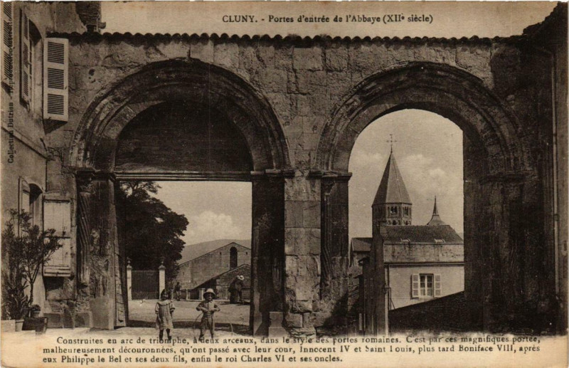 Carte postale ancienne Cluny Portes d'entrée de l'Abbaye à Cluny