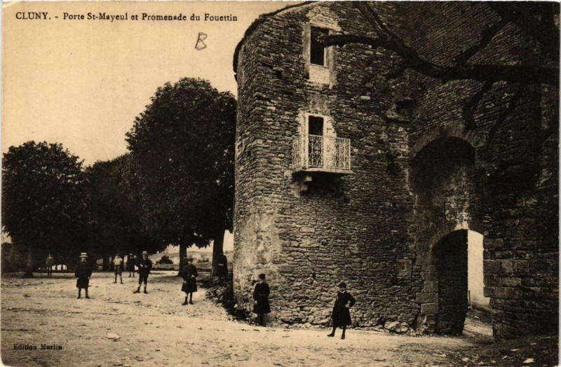 Carte postale ancienne Cluny Porte Saint-Mayeul et Promenade du Fouettin à Cluny