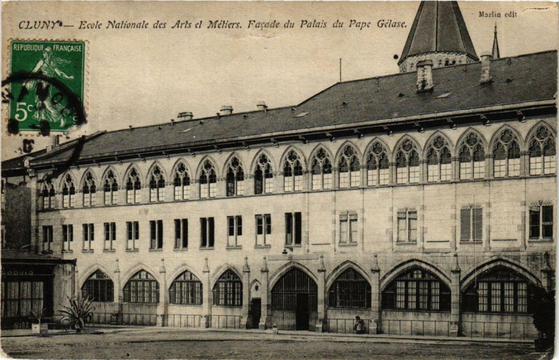 Carte postale ancienne Cluny Ecole Nationale des Arts et Métiers à Cluny