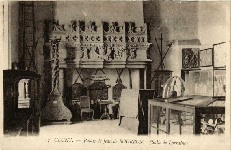 Carte postale ancienne Cluny Palais de Jean de Bourbon à Cluny