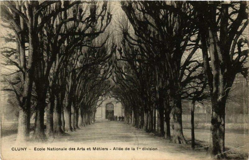 Carte postale ancienne Cluny Ecole Nationale des Arts et Métiers à Cluny