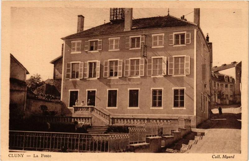 Carte postale ancienne Cluny La Poste à Cluny