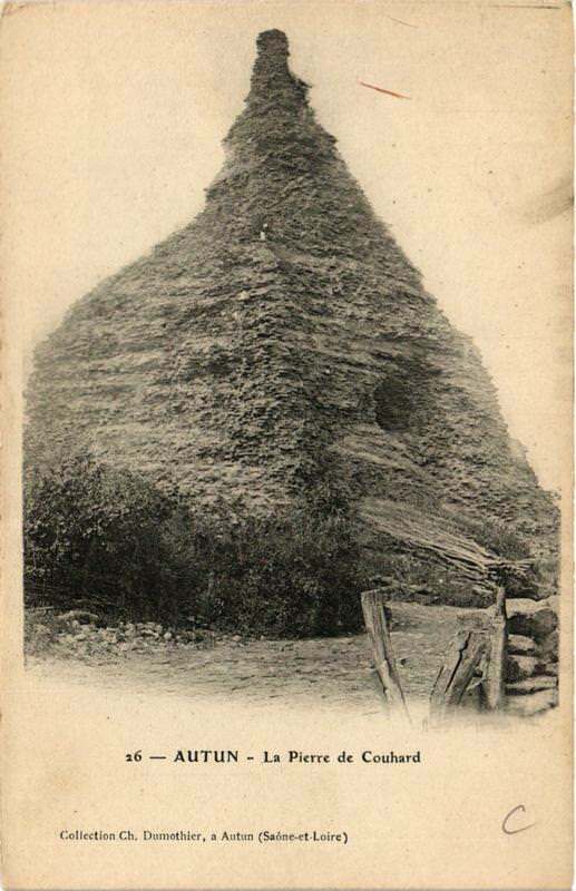 Carte postale ancienne Autun La Pierre de Couhard à Autun