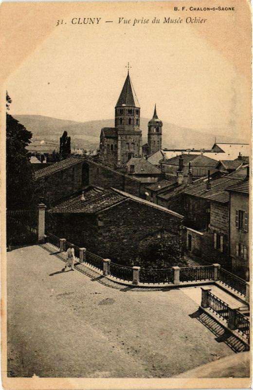 Carte postale ancienne Cluny Vue Prise du Musée Ochier à Cluny