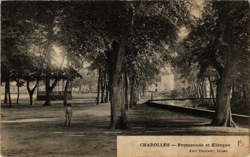 Carte postale ancienne Charolles Promenade et Kiosque à Charolles
