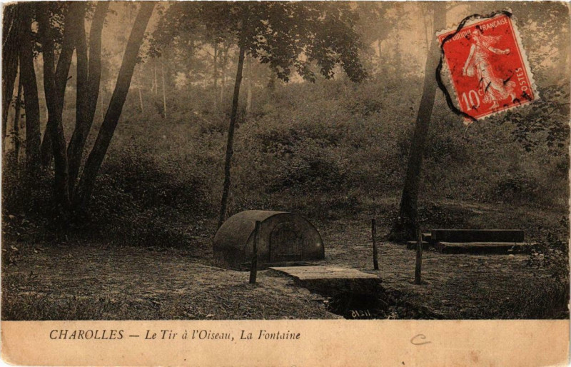 Carte postale ancienne Charolles Le Tir a l'Oiseau, La Fontaine à Charolles