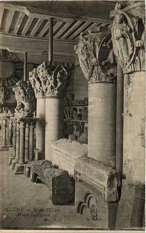 Carte postale ancienne Cluny Musée Ochier à Cluny
