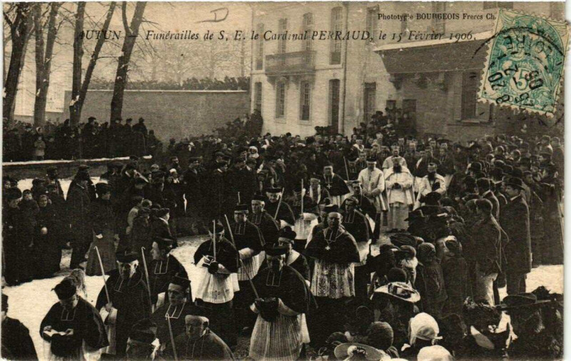 Carte postale ancienne Autun Funerailles de S.E.le Cardinal Perraud à Autun
