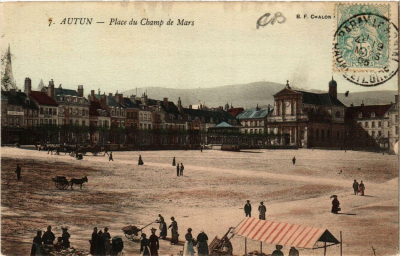 Carte postale ancienne Autun Place du Champ de Mars à Autun