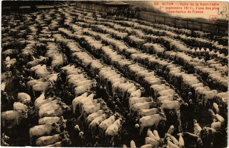 Carte postale ancienne Autun Foire de la Saint-Ladre à Autun