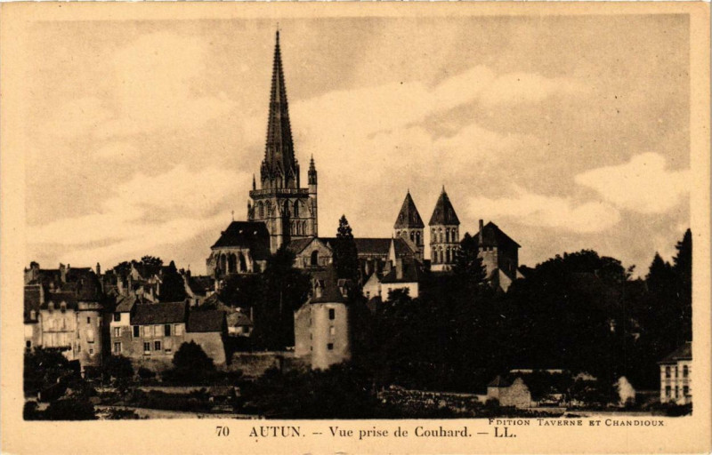Carte postale ancienne Autun Vue prise de Couhard à Autun