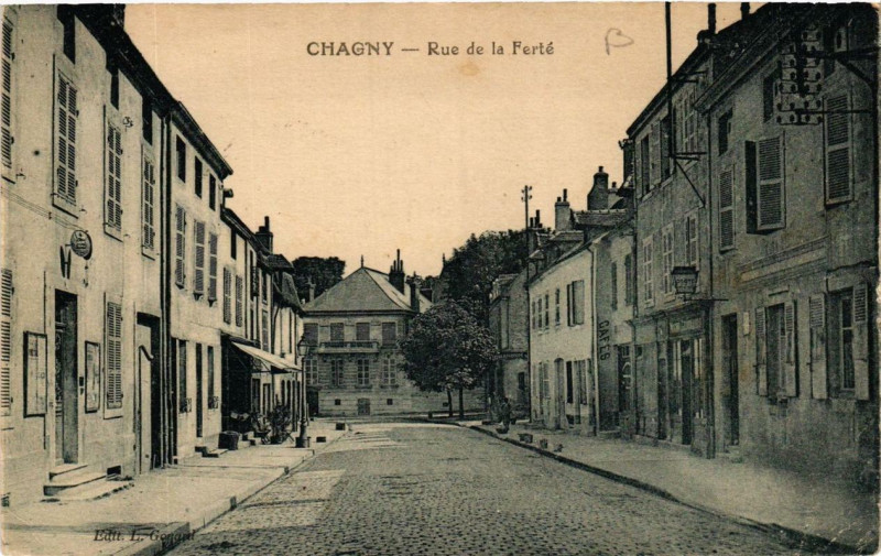 Carte postale ancienne Chagny Rue de la Ferte à Chagny