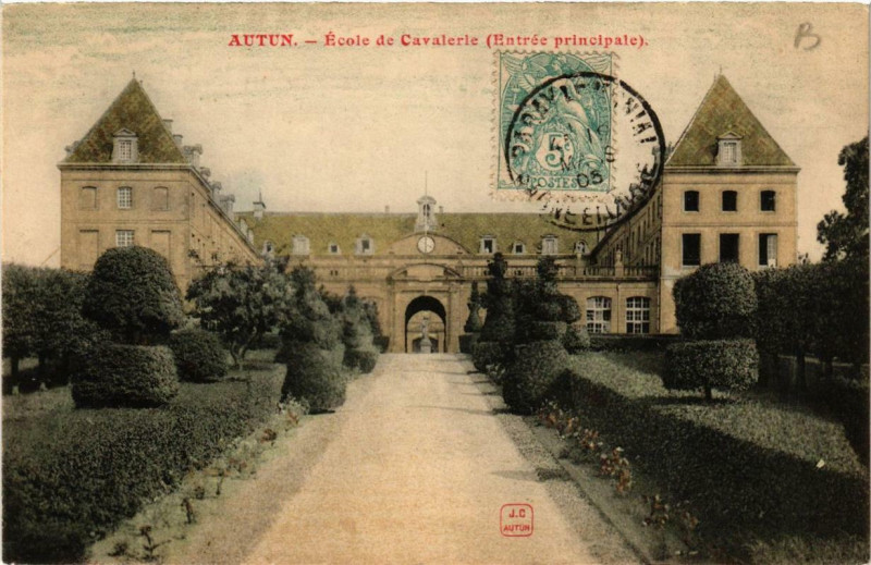 Carte postale ancienne Autun Ecole de Cavalerie à Autun