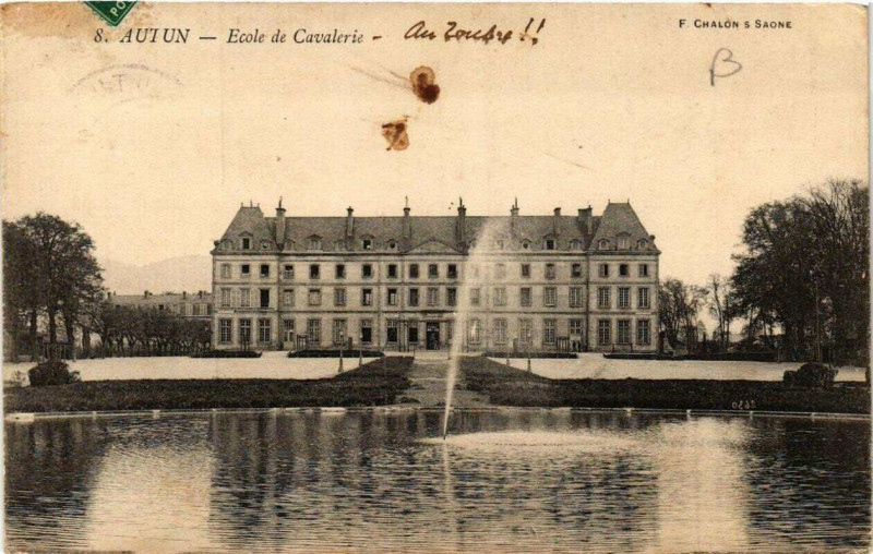 Carte postale ancienne Autun Ecole de Cavalerie à Autun