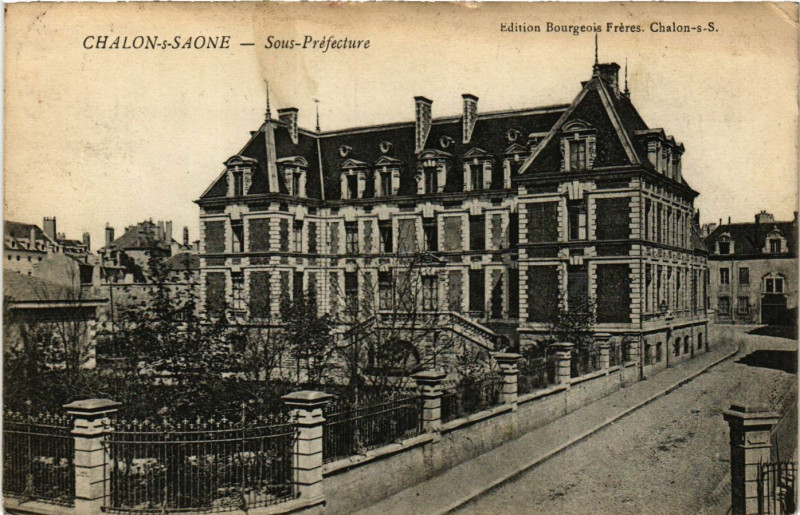 Carte postale ancienne Chalon-sur-Saone - Sous-Prefecture à Chalon-sur-Saône