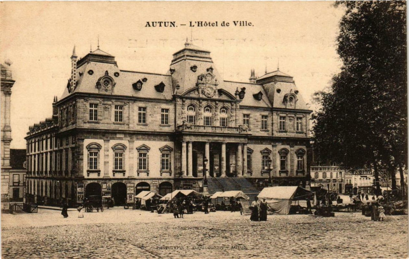 Carte postale ancienne Autun L'Hotel de Ville à Autun