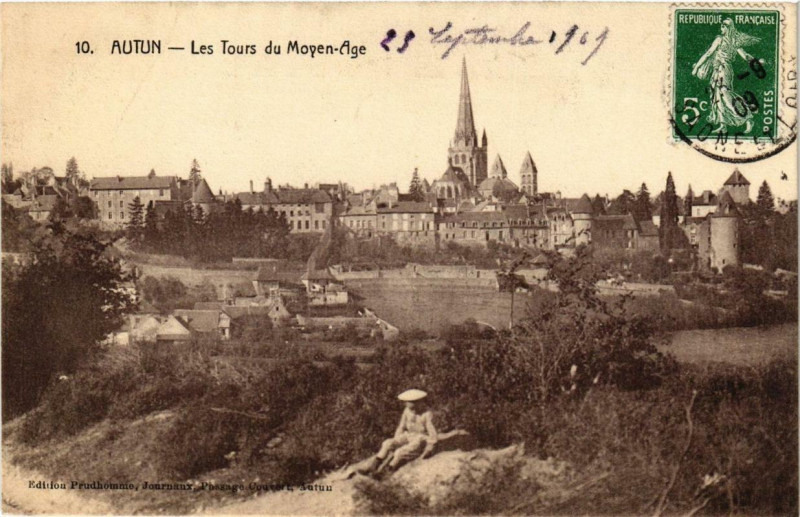 Carte postale ancienne Autun Les Tours du Moyen-Age à Autun