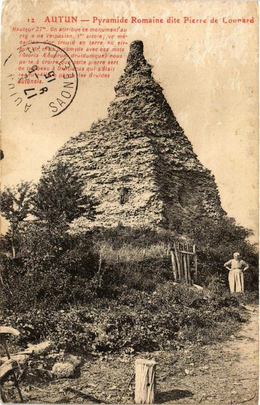 Carte postale ancienne Autun Pyramide Romaine dite Pierre à Autun