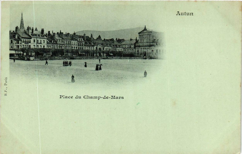 Carte postale ancienne Autun Place du Champ de Mars à Autun