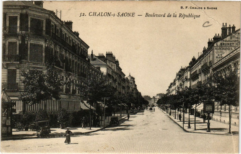Carte postale ancienne Chalon-sur-Saone - Boulevard de la Republique à Chalon-sur-Saône
