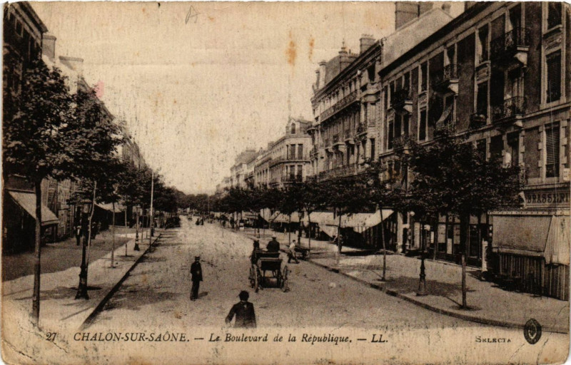 Carte postale ancienne Chalon-sur-Saone - Le Boulevard de la Republique à Chalon-sur-Saône