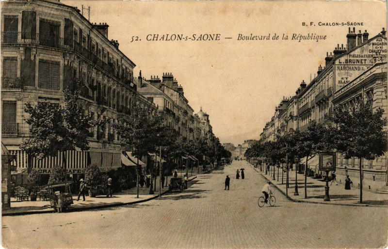 Carte postale ancienne Chalon-sur-Saone - Boulevard de la Republique à Chalon-sur-Saône