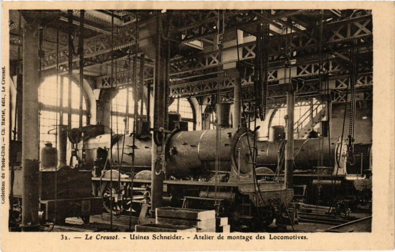 Carte postale ancienne Le Creusot - Usines Schneider - Atelier de Montage des Locomotives au Creusot