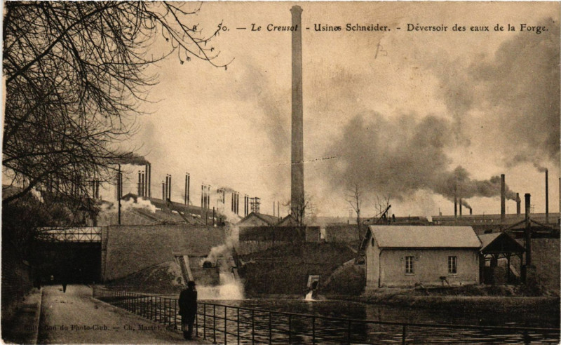 Carte postale ancienne Le Creusot - Usines Schneider - Deversoir des eaux de la Forge au Creusot