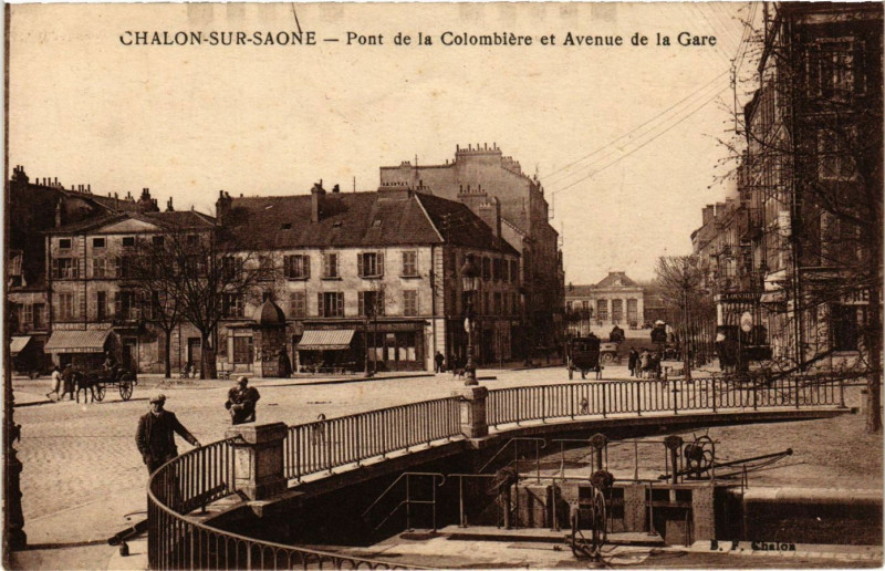 Carte postale ancienne Chalon-sur-Saone - Pont de la COLOMBIERe et Avenue de la Gare à Chalon-sur-Saône