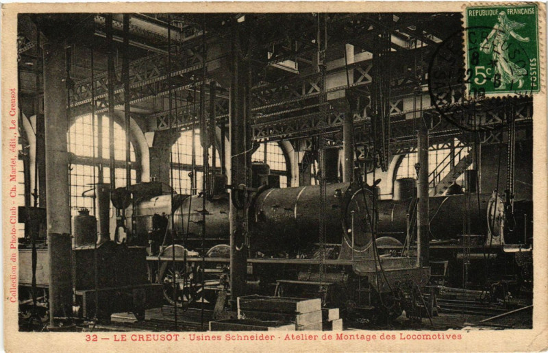 Carte postale ancienne Le Creusot - Usines Schneider - Atelier de Montage des Locomotives au Creusot