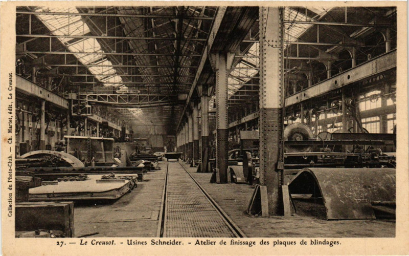 Carte postale ancienne Le Creusot - Usines Schneider - Atelier de finissage des plaques au Creusot