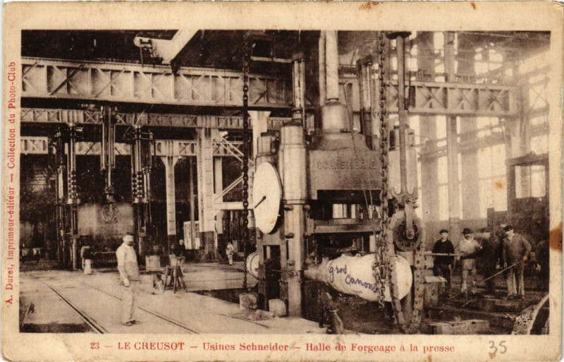 Carte postale ancienne Le Creusot - Usines Schneider - Halle de Forgeage a la Presse au Creusot