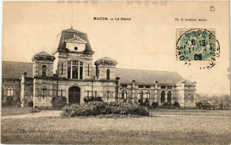 Carte postale ancienne Macon - Le Stand à Mâcon