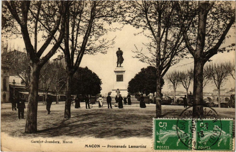 Carte postale ancienne Macon Promenade Lamartine à Mâcon