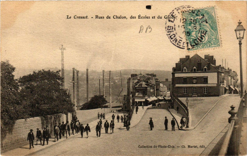 Carte postale ancienne Le Creusot - Rues de Chalon - Des Ecoles et du Guide au Creusot