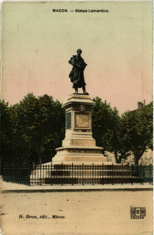 Carte postale ancienne Macon - Statue Lamartine à Mâcon
