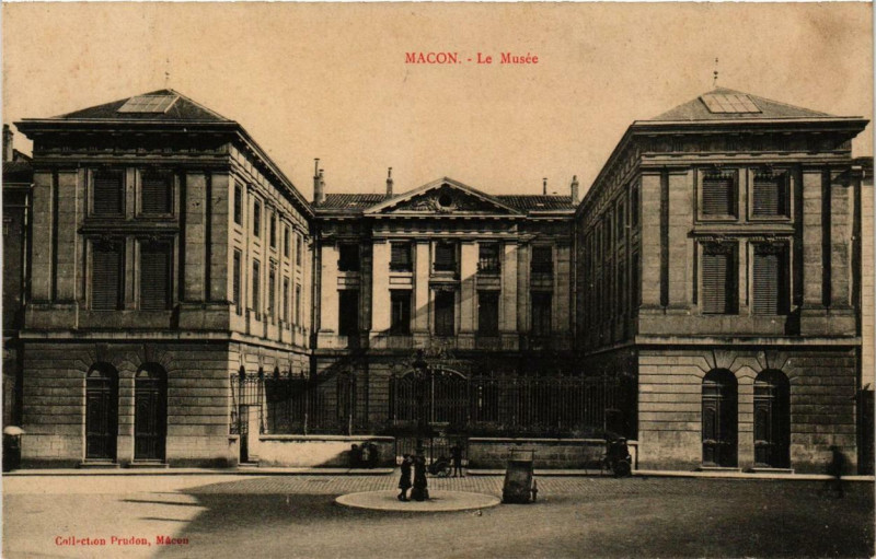 Carte postale ancienne Macon La Musée à Mâcon